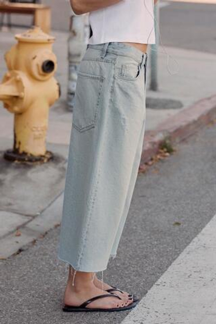 ZARA ДЖИНСОВЫЕ ШОРТЫ TRF СО СРЕДНЕЙ ПОСАДКОЙ И РАЗРЕЗАМИ, ГОЛУБОЙ