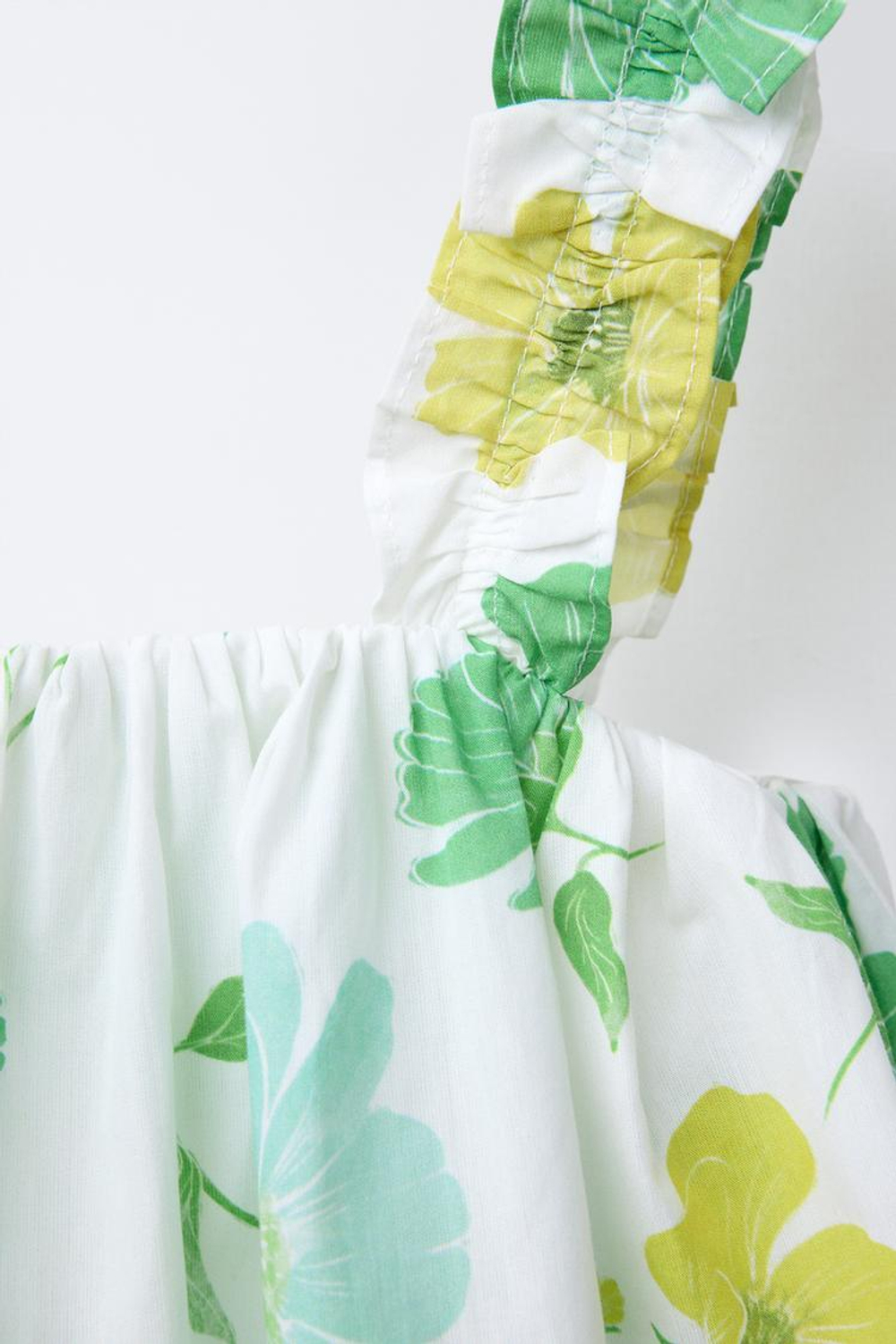 ZARA ТОП ИЗ ТКАНИ С ЦВЕТОЧНЫМ ПРИНТОМ И ВОЛАНАМИ, ЭКРЮ/ЗЕЛЕНЫЙ