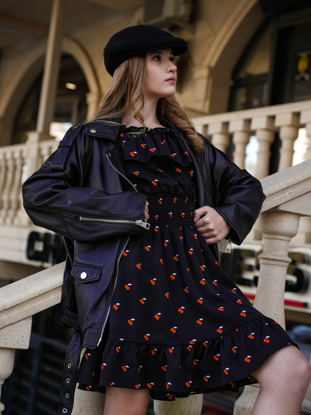 Платье для девочки нарядное с вишнями чёрное