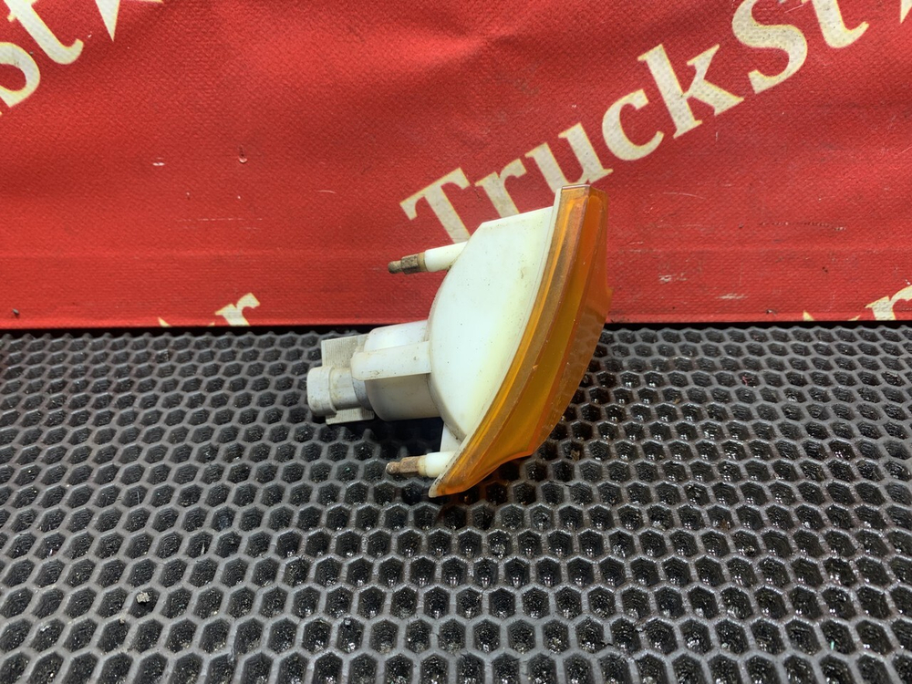 Поворотник правый