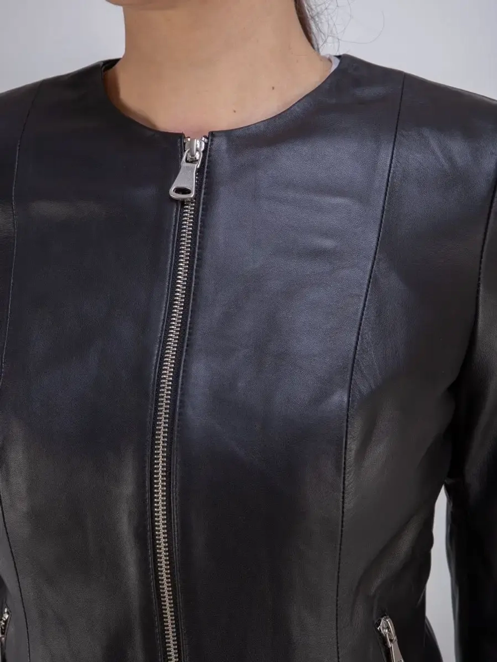 Кожаная куртка демисезонная на молнии