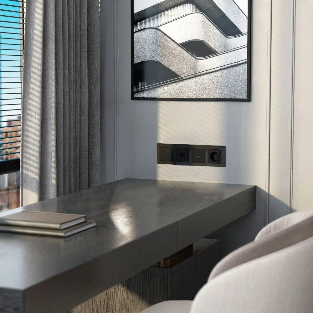 Рамка на 4 поста Favorit (черный) W0041108