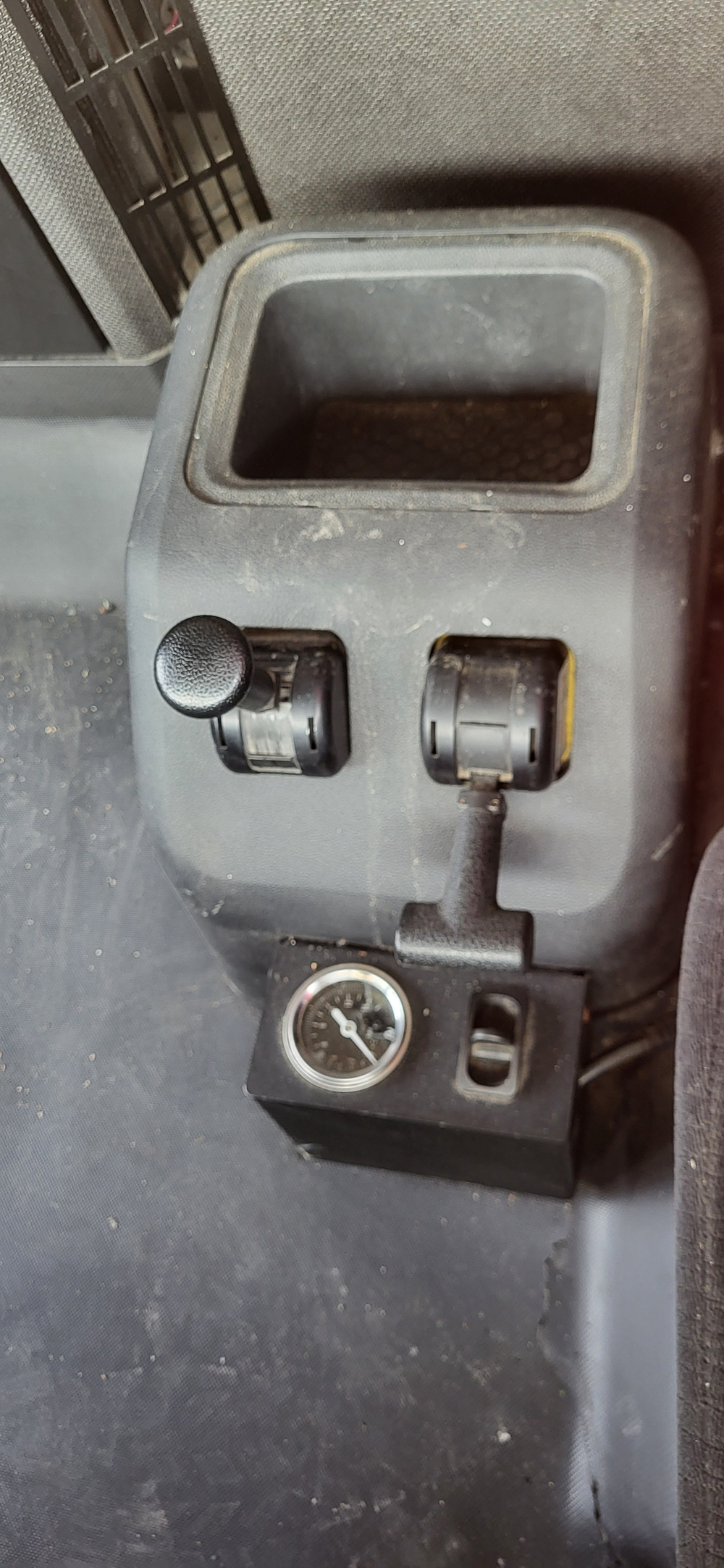 Shacman (Shaanxi) SX* 4x2 Седельный тягач SX418853381 (Дизельный, 12,5 л, 544 л.с., АТ)