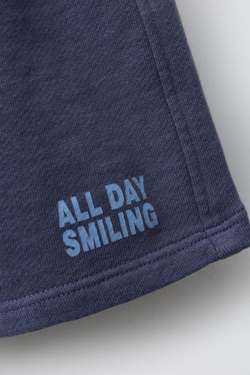 ZARA ШОРТЫ ИЗ МЯГКОЙ ТКАНИ С НАДПИСЬЮ, ВЫЦВЕТШИЙ СИНИЙ