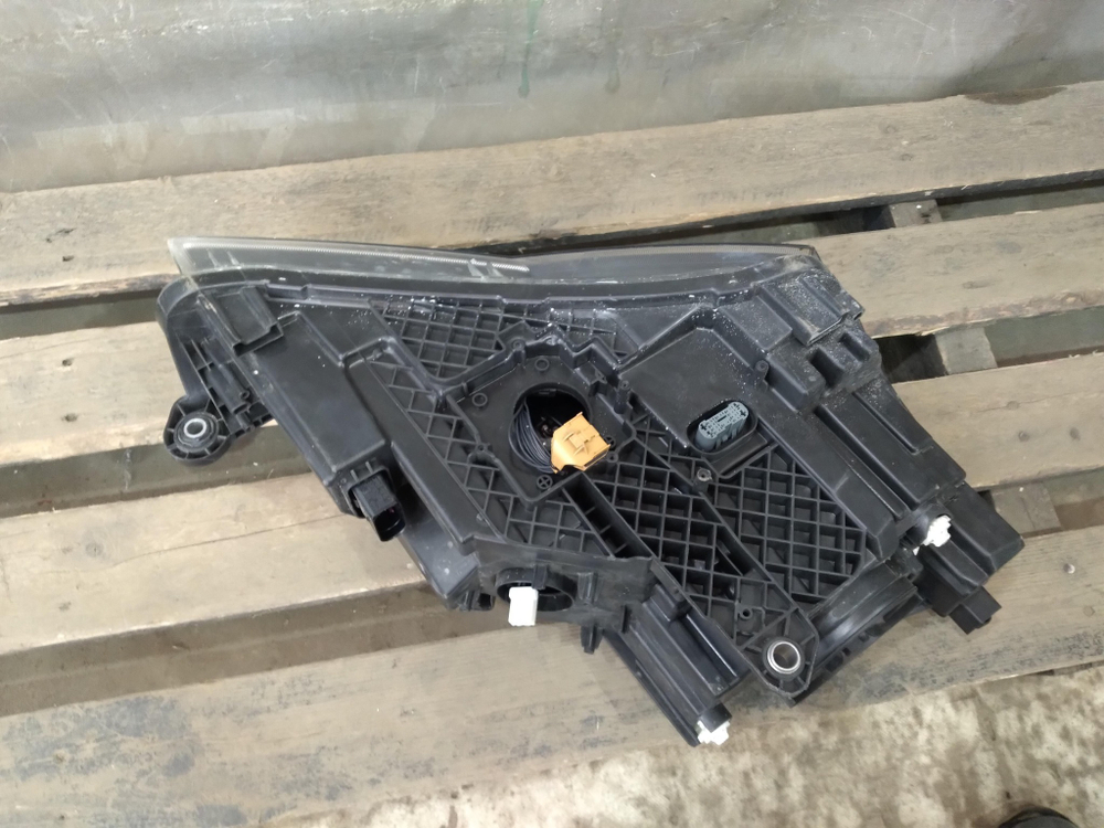 Фара левая ксенон Skoda Superb 3 15-19 Б/У Оригинал 3V1941015A