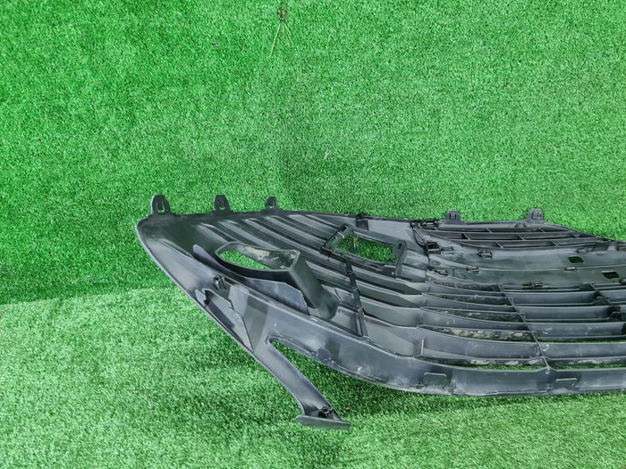 Решетка переднего бампера Toyota Camry xv70 17-21