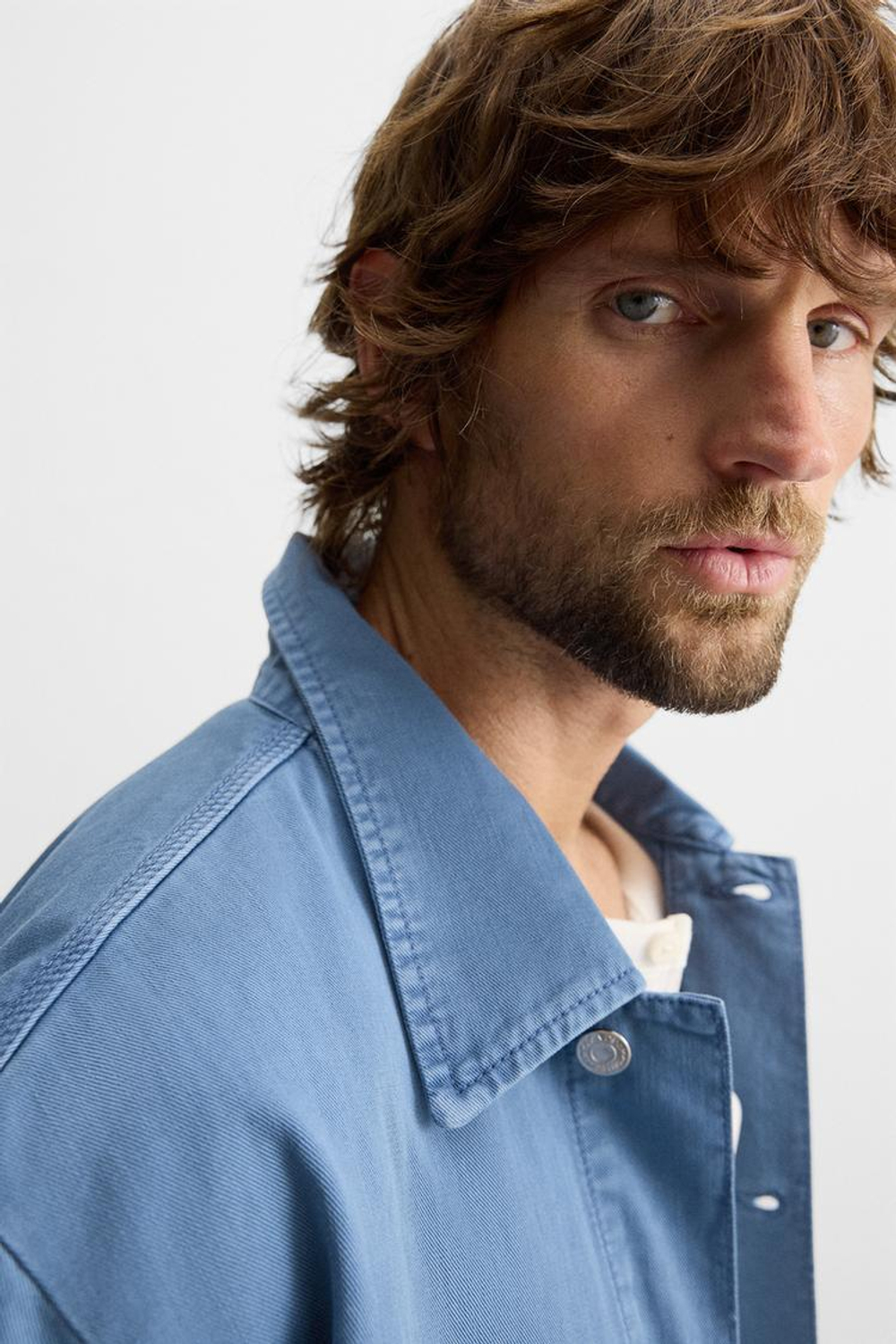 ZARA КУРТКА-РУБАШКА С ПРИНТОМ В ВИДЕ БРЫЗГ КРАСКИ, ЯРКО-СИНИЙ