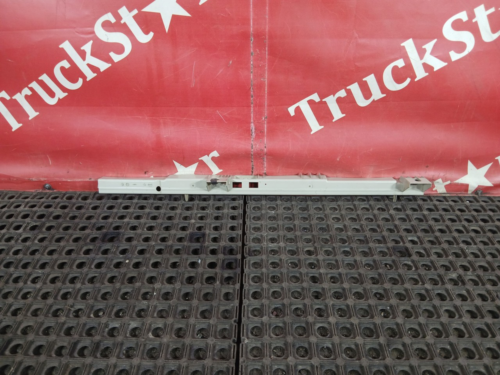 Kронштейн накладки салона пpaвoй