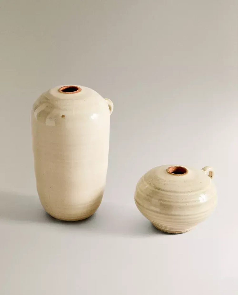 ZARA HOME КЕРАМИЧЕСКАЯ ВАЗА С РУЧКОЙ, ЭКРЮ