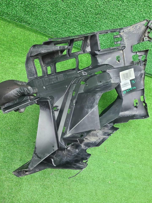 Кронштейн бампера правый BMW 8er G14 18-22 M-paket