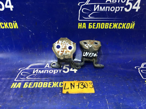 Петля двери передней левой TOYOTA HILUX SURF 1992