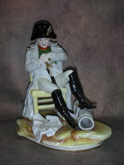 Статуэтка. Фарфор. Солдат. Наполеон с мыслями о сражении. Scheibe-Alsbach. Германия