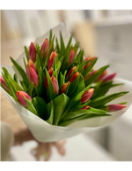 Букет из 25 розово-жёлтых тюльпанов