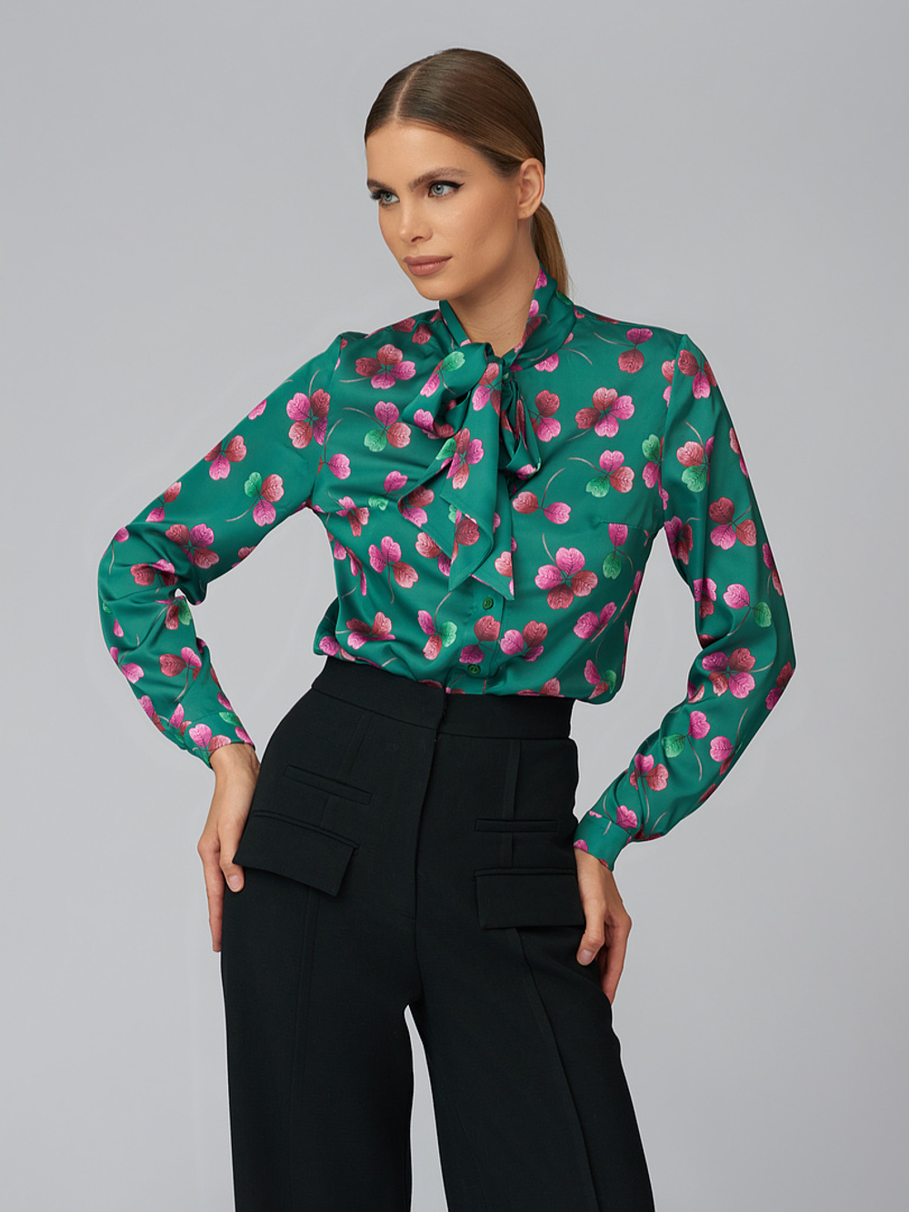 Блуза с принтом клевер