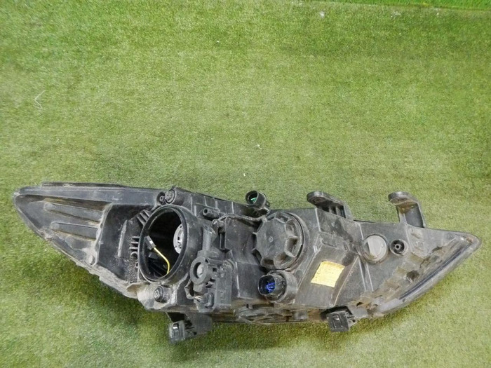Битая Фара левая Hyundai Elantra 6 AD (2015-2019) ксенон