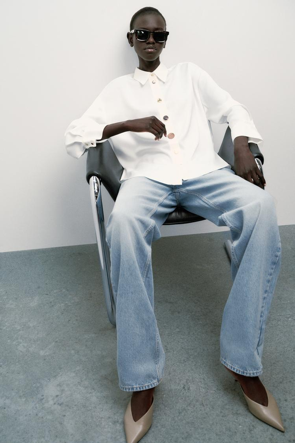 ZARA АТЛАСНАЯ РУБАШКА С КОМБИНИРОВАННЫМИ ПУГОВИЦАМИ, БЕЛЫЙ