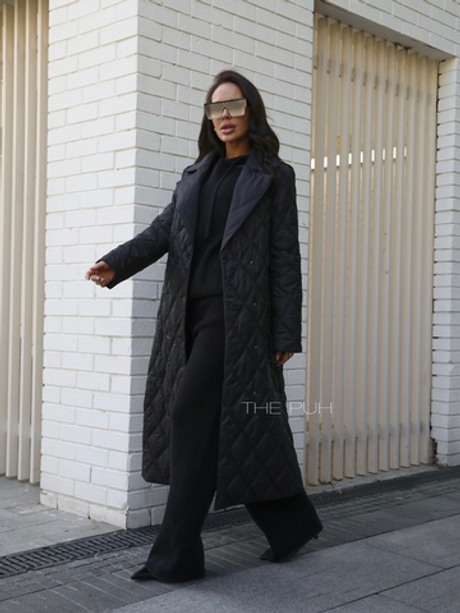 Удлиненный стеганый плащ с поясом