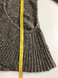 Свитер для практичного образа, маркировка S, визуально на 44 размер