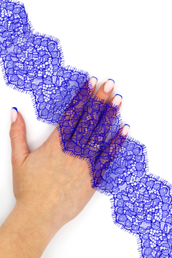 Узкое кружево шантильи васильковое неэластичное 7,5 см