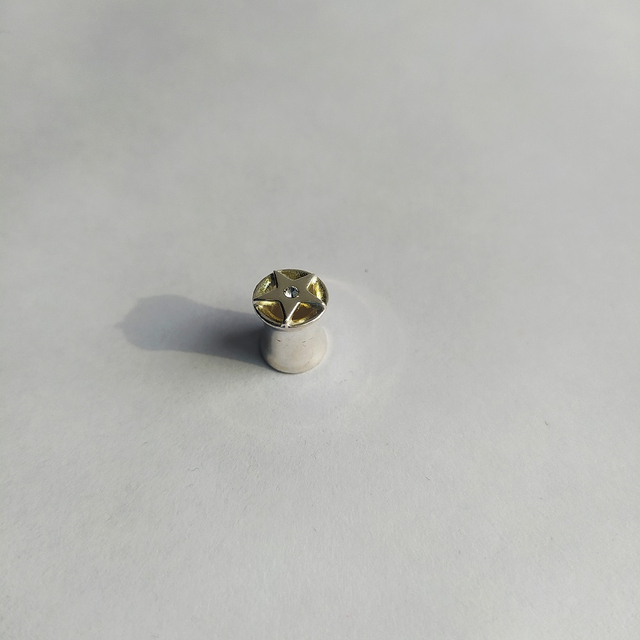 Плага для уха "Звезда" с прозрачным камнем, серебро