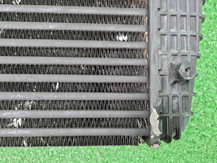 Интеркулер правый Maserati Levante (2016-2024)