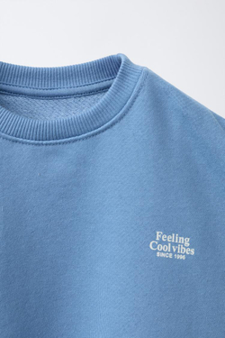 ZARA БАЗОВАЯ ТОЛСТОВКА С НАДПИСЬЮ, ГОЛУБОЙ