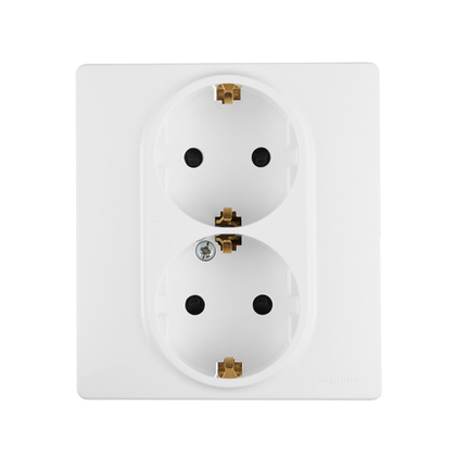 Розетка двойная с заземлением со шторками в сборе 16А 250В белый ETIKA Legrand
