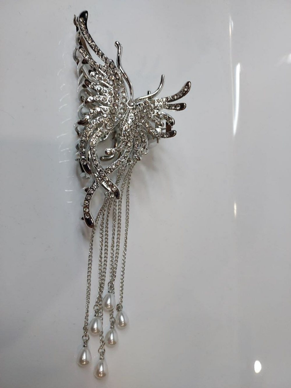 Заколка-краб для волос "Пушистая бабочка" со стразами. Цвет серебро