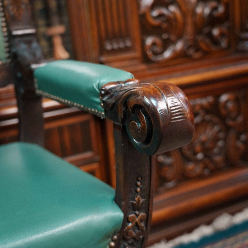 Кресло в Римском стиле