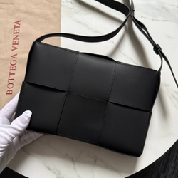 Сумка-мессенджер Bottega Veneta