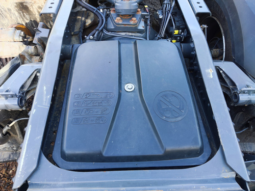 Крышка ящика АКБ 2018г.