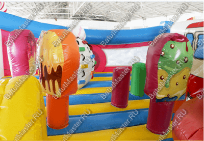 Коммерческий надувной батут "Мороженое" 8*6*4 м