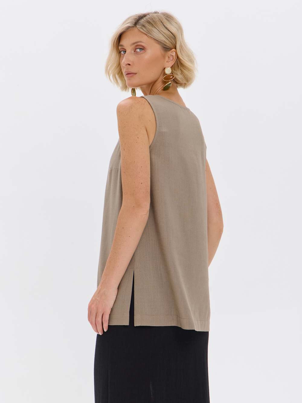 Удлиненный топ из льна с V-вырезом