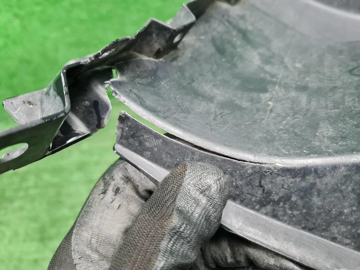 Кронштейн ПТФ правый BMW 3er F30 (2015-2020)