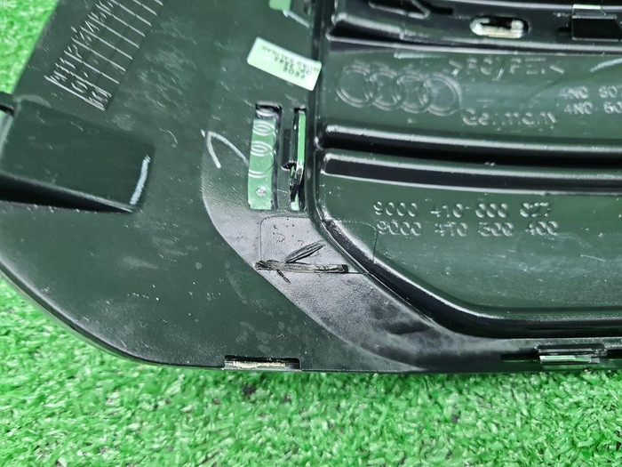 Решетка переднего бампера левая Audi A8 4 D5 17-22