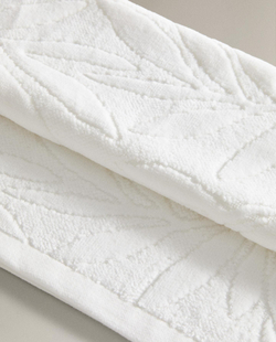 Zara Home - Жаккардовое банное полотенце в листьях, бежевый, 90х150 см