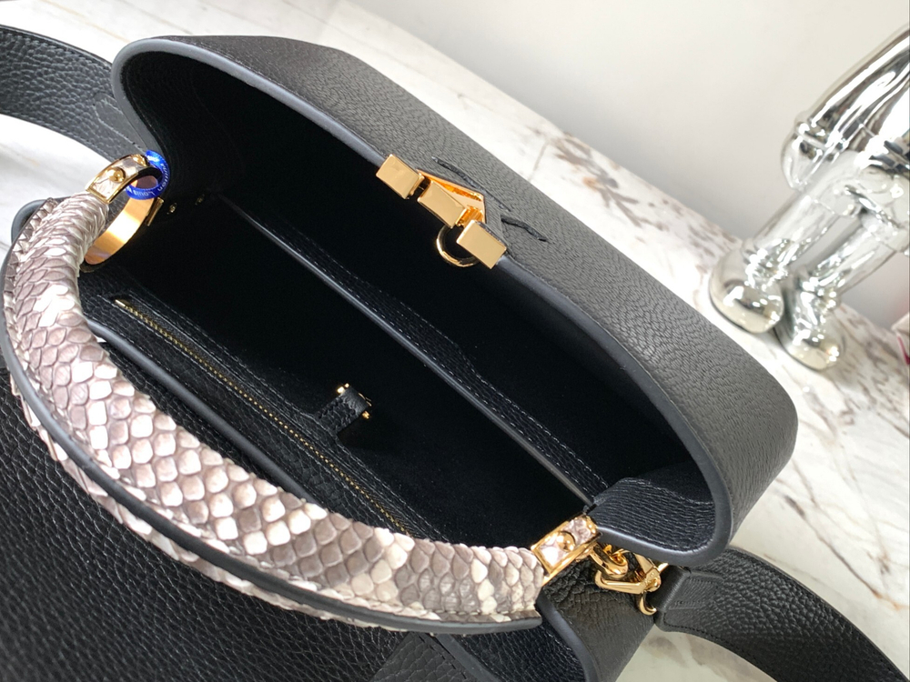 Louis Vuitton Capucines BB
