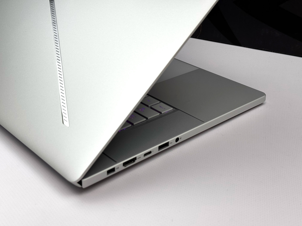 Ноутбук ASUS ROG Zephyrus Ultra 9 185H / RTX 4070 / 32GB / 1TB / 2.5K / 240Hz/ OLED / Win11 / RU-EN клавиатура