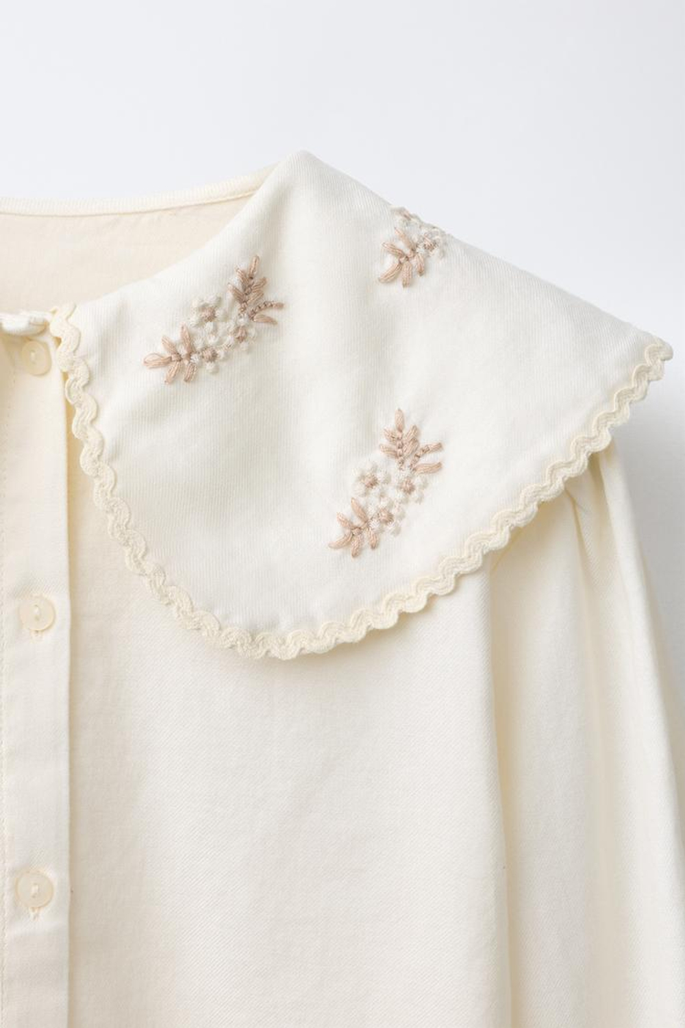 ZARA ПИЖАМА С ВЫШИТЫМИ ЦВЕТАМИ, ЭКРЮ