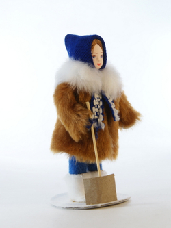 Кукла коллекционная девочка в шубке с лопаткой СССР