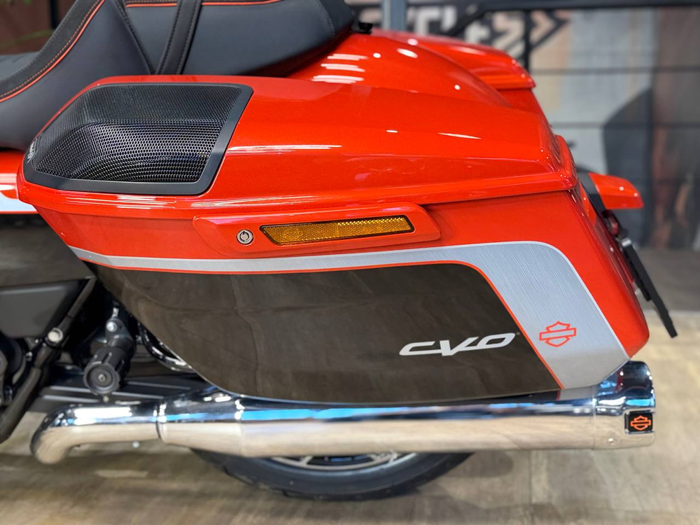 Harley-Davidson CVO Street Glide (Legendary Orange)