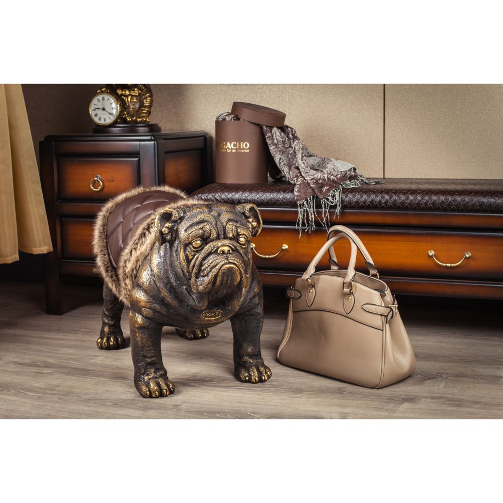 Садовая скульптура Сэр Винстон с накидкой