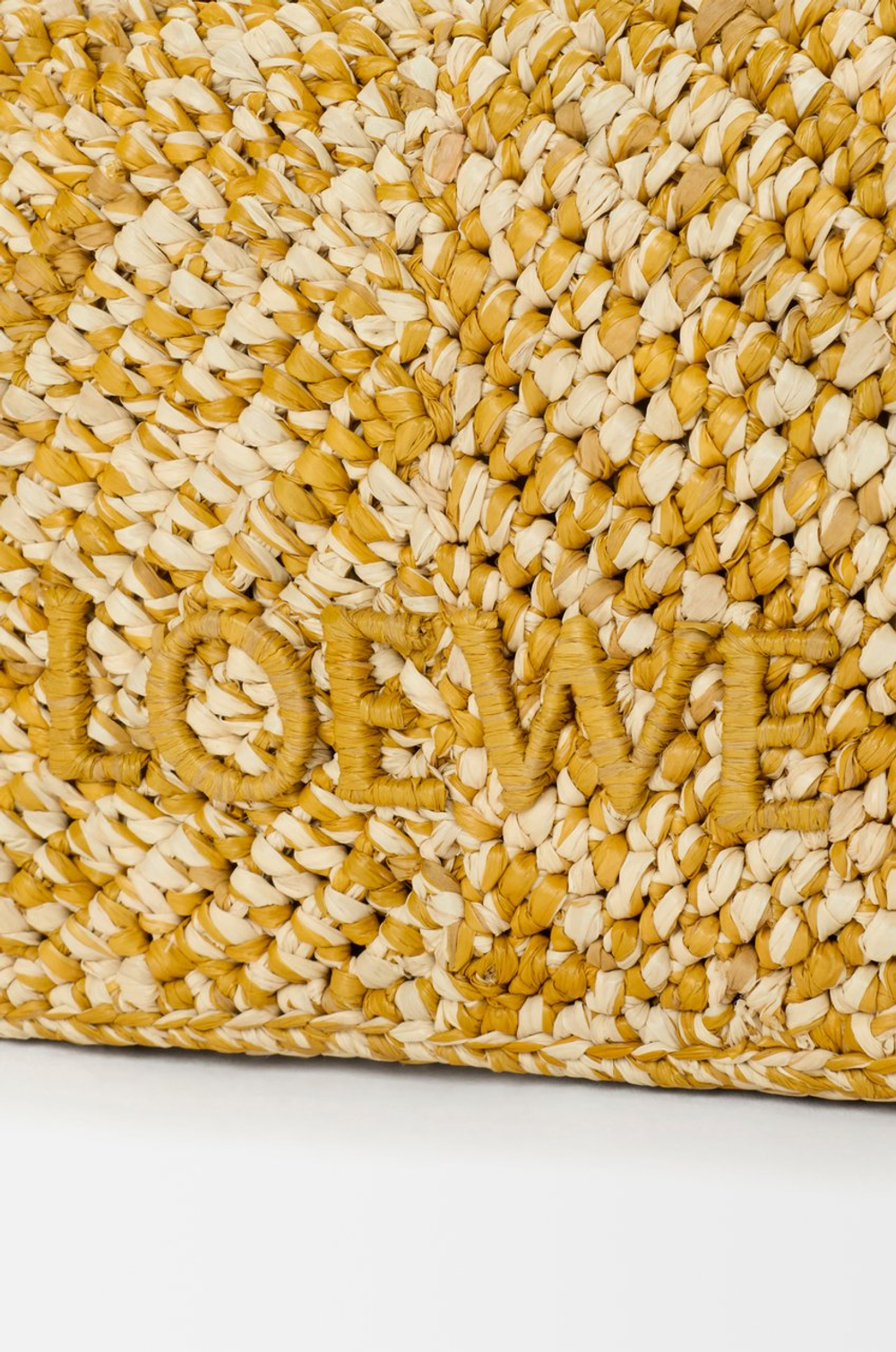Loewe Мини-сумка Cala из телячьей кожи и рафии, горчичный