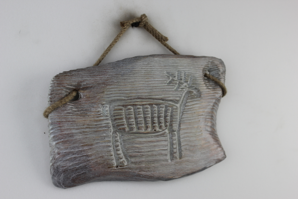 Деревянный сувенир с хакасским петроглифом