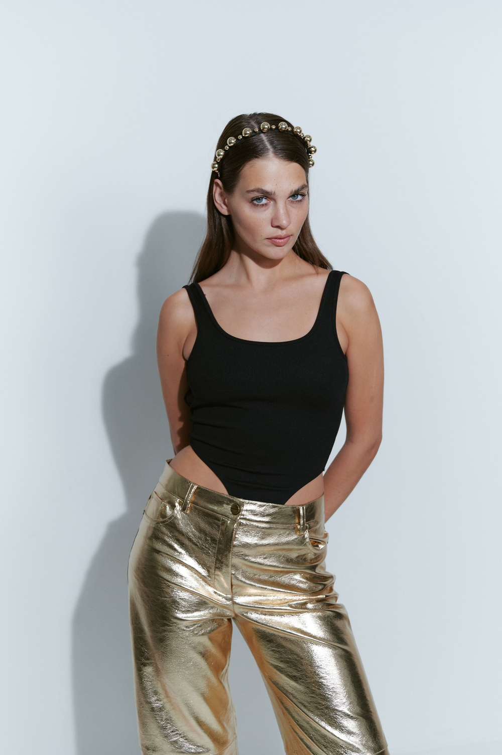 Ободок- чокер с золотыми шарами