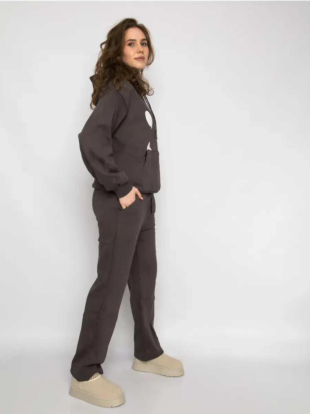 Спортивный костюм утепленный с капюшоном