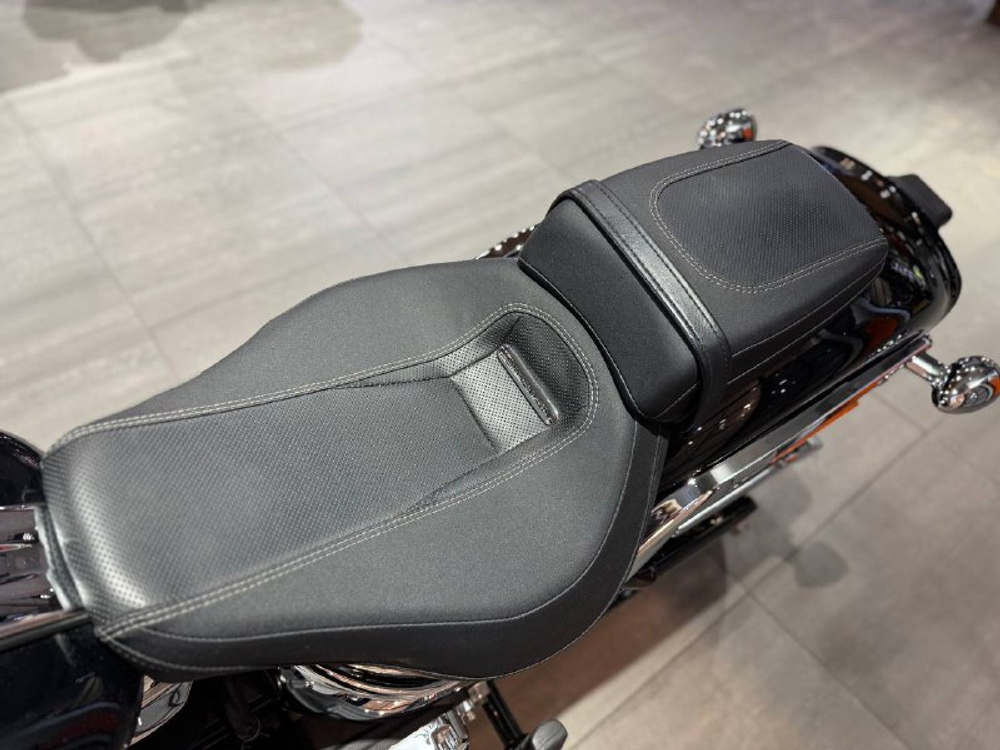 Harley-Davidson BREAKOUT 117 Vivid Black 2023мг