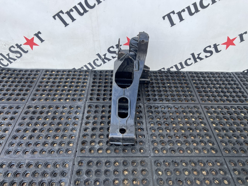 Кронштейн торсиона кабины правый 2018г.