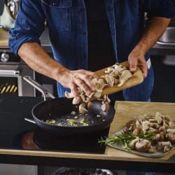 KitchenAid Сковорода из кованого закаленного алюминия 28см с крышкой