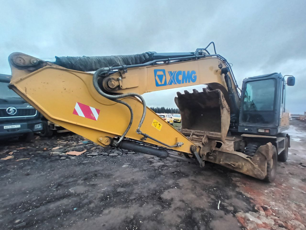 XCMG XE210* Экскаватор колесный XE210WD (Дизельный, 6,7 л, 184 л.с., АТ)